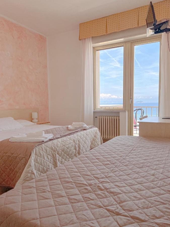 Hotel Ambassador Laigueglia Exterior photo