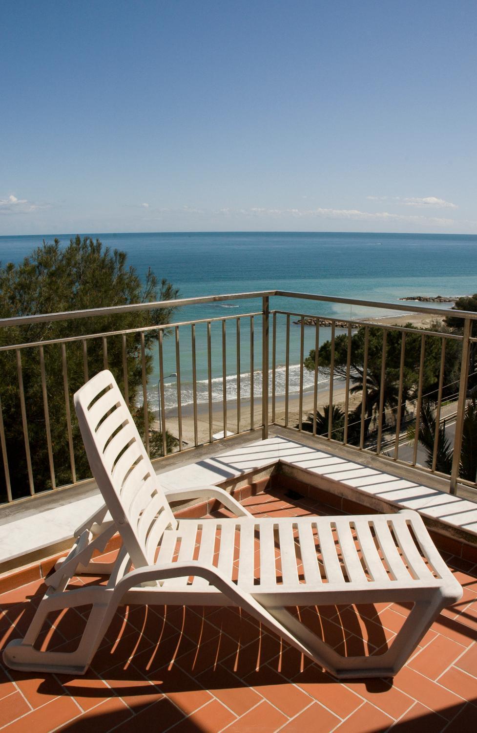 Hotel Ambassador Laigueglia Exterior photo