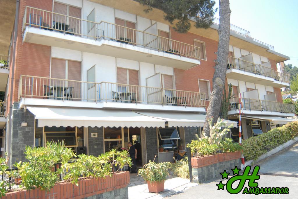 Hotel Ambassador Laigueglia Room photo