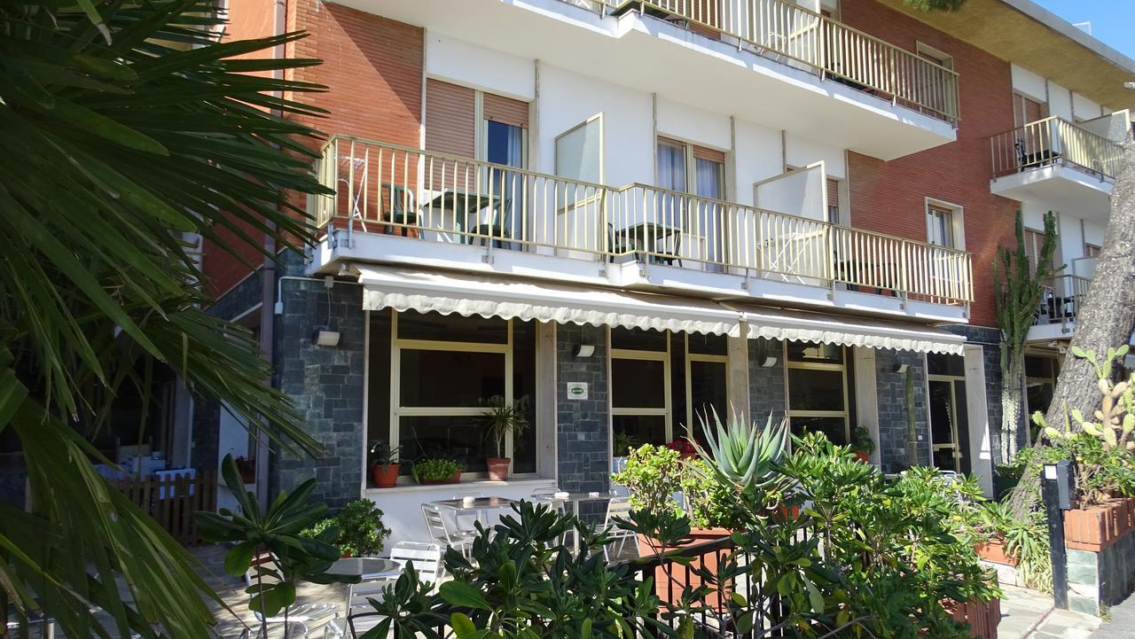 Hotel Ambassador Laigueglia Exterior photo